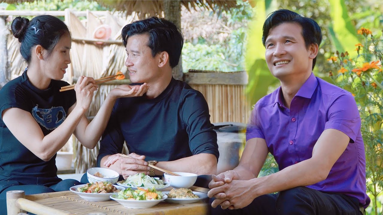 Those moments spent with Tu Phan were simple, but thinking of Thu makes me smile involuntarily. 