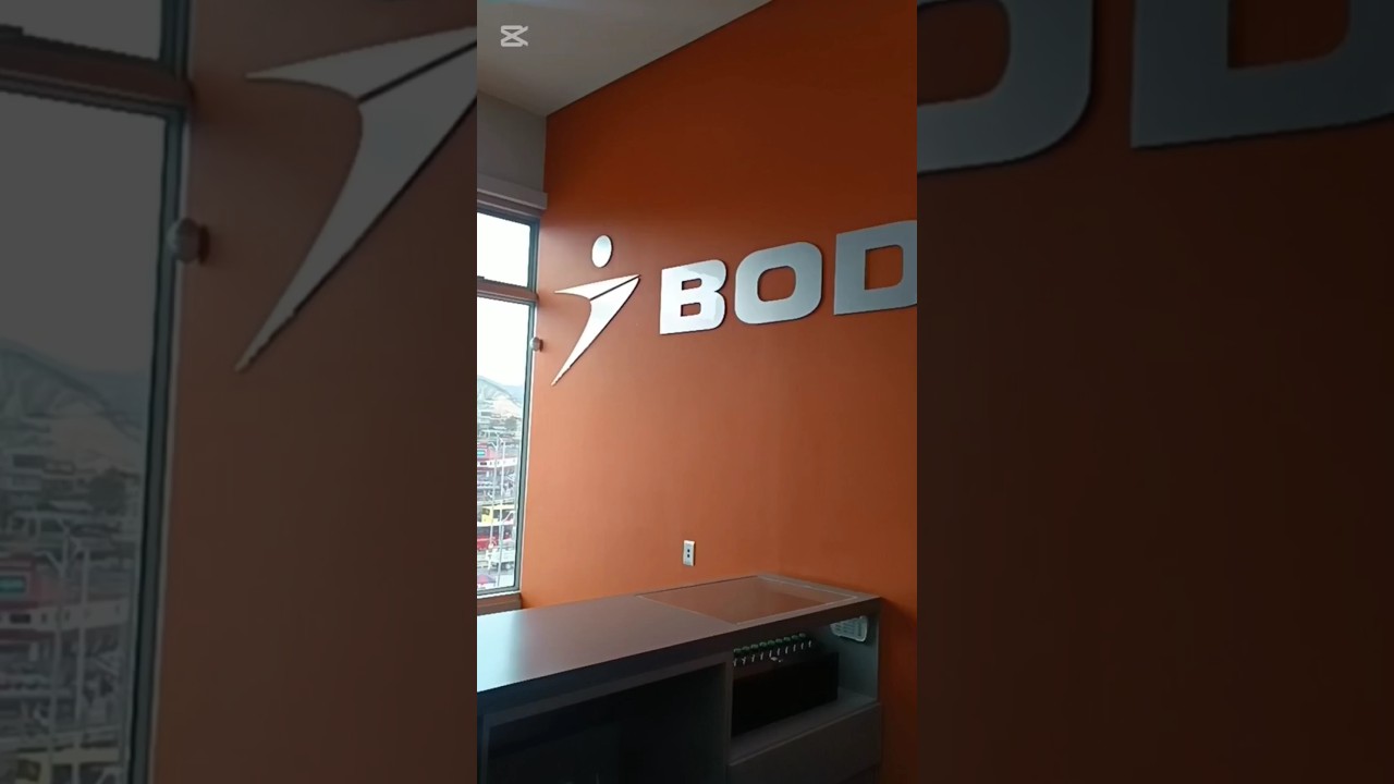 As&iacute; entrenan los ricos 😮🤯🤯😱 Crees que vale la pena pagar tanto? #dantonurbano #gym #bodytech #viral
