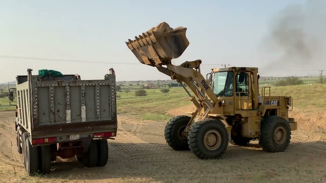 Loading Caterpillar Loader 950E