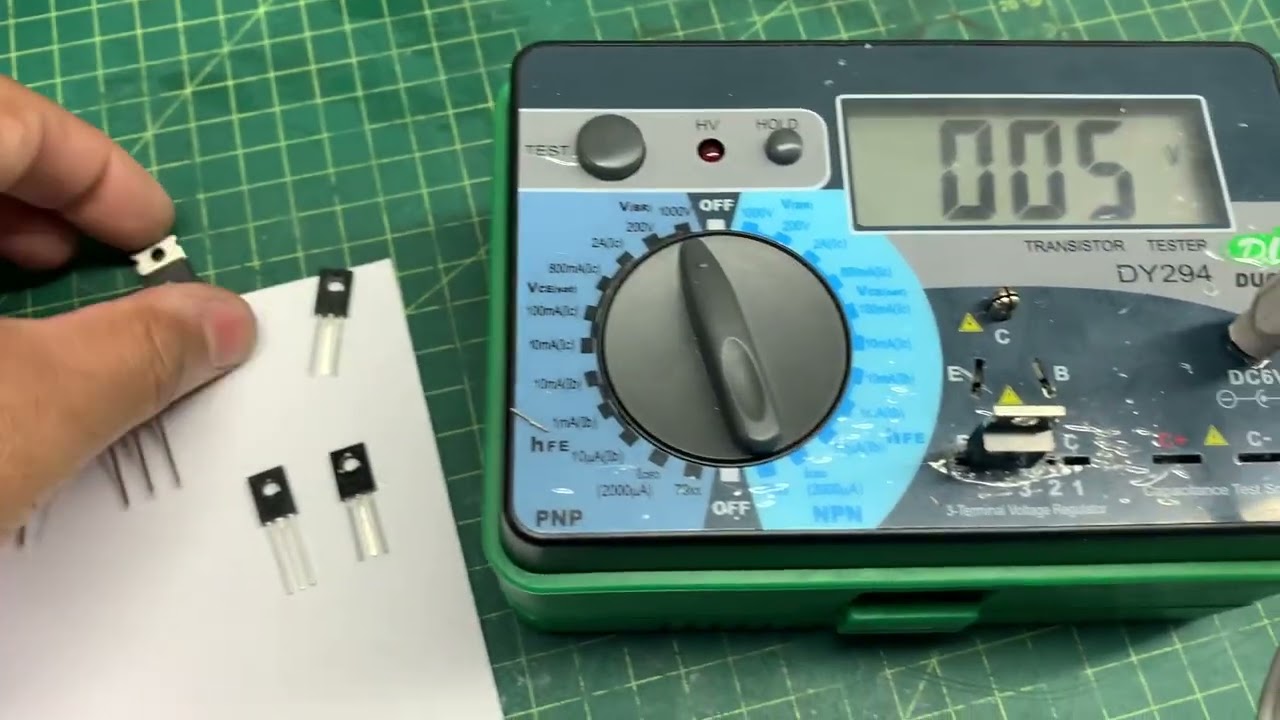 Teste de transistores - regulador de tensão com DY-294