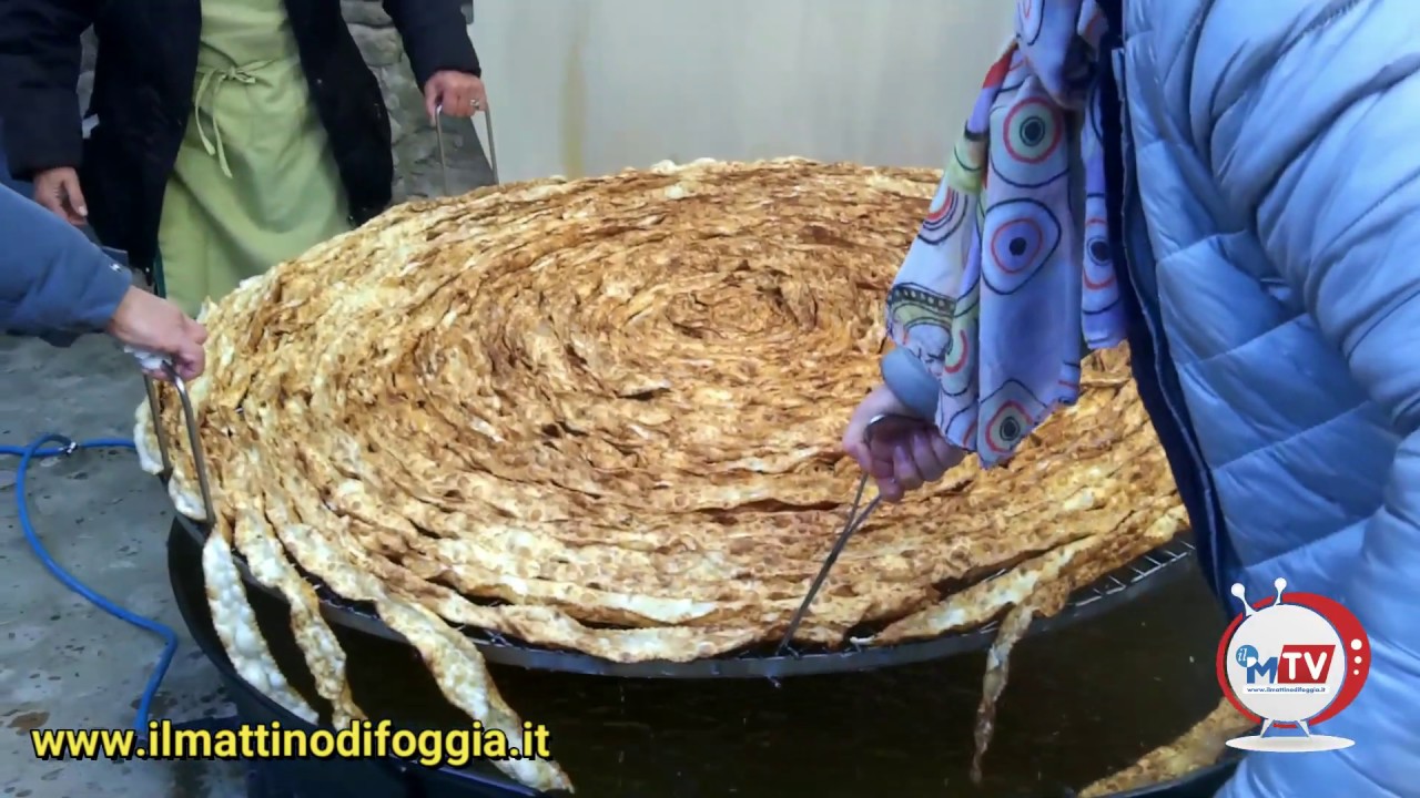 Un metro e mezzo di dolcezza: ecco la cartellata più grande del mondo, ad Accadia