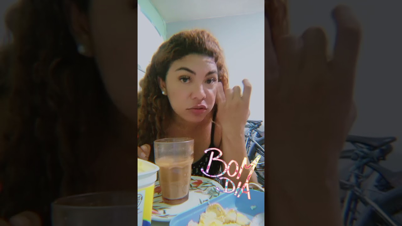  café ☕ bem quentinho 
