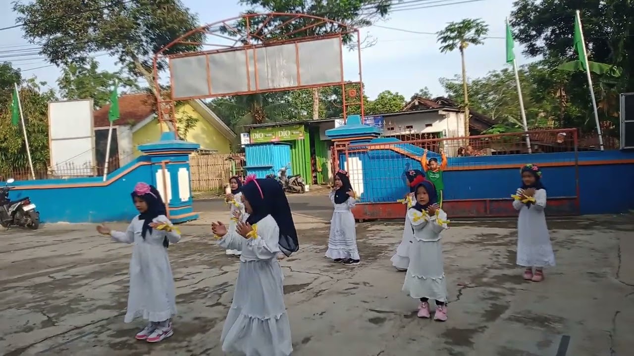 Latihan sebelum naik panggung 