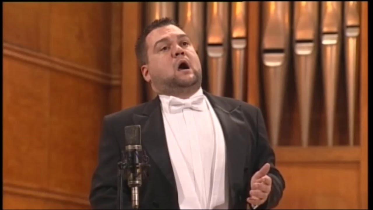 Mihail Mihaylov sings 