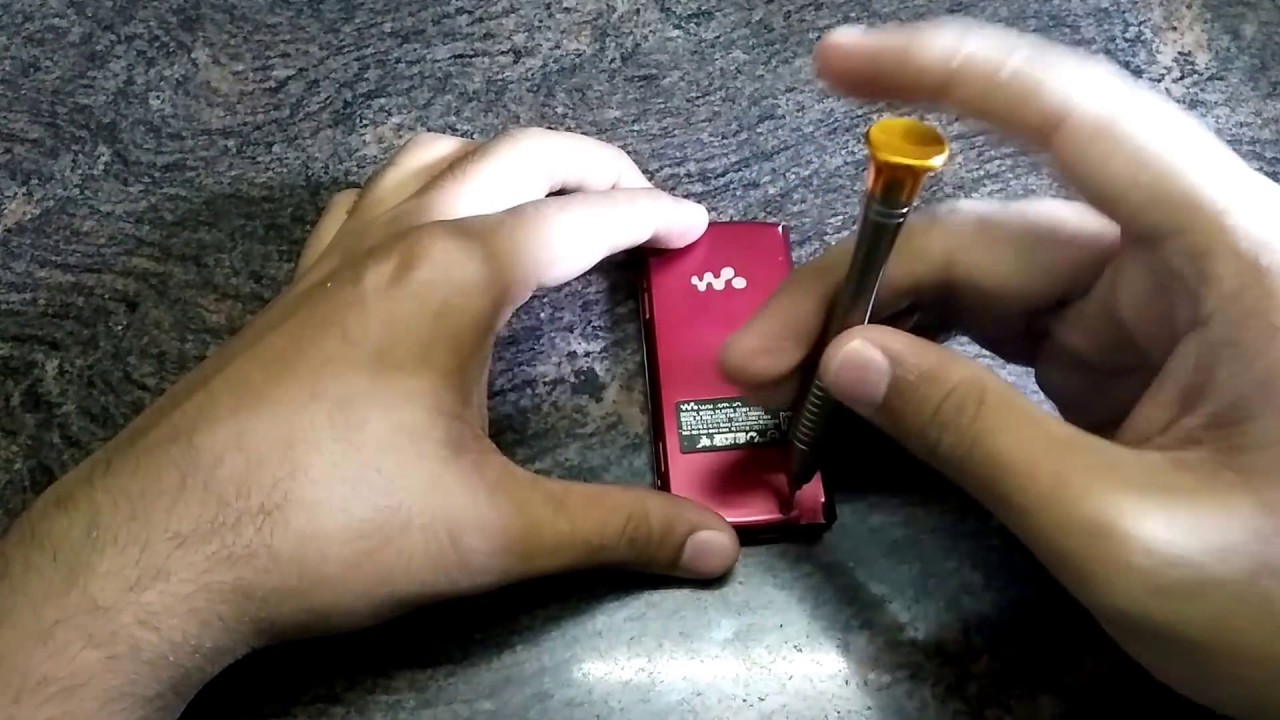 WHATS INSIDE A SONY WALKMAN MP3 PLAYER-opening my sony walkman NWZ-E464