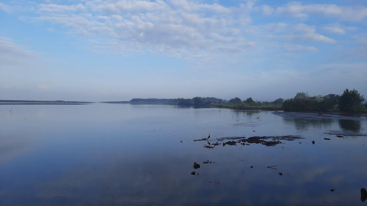 menikmati pagi di Muara Sungai Progo