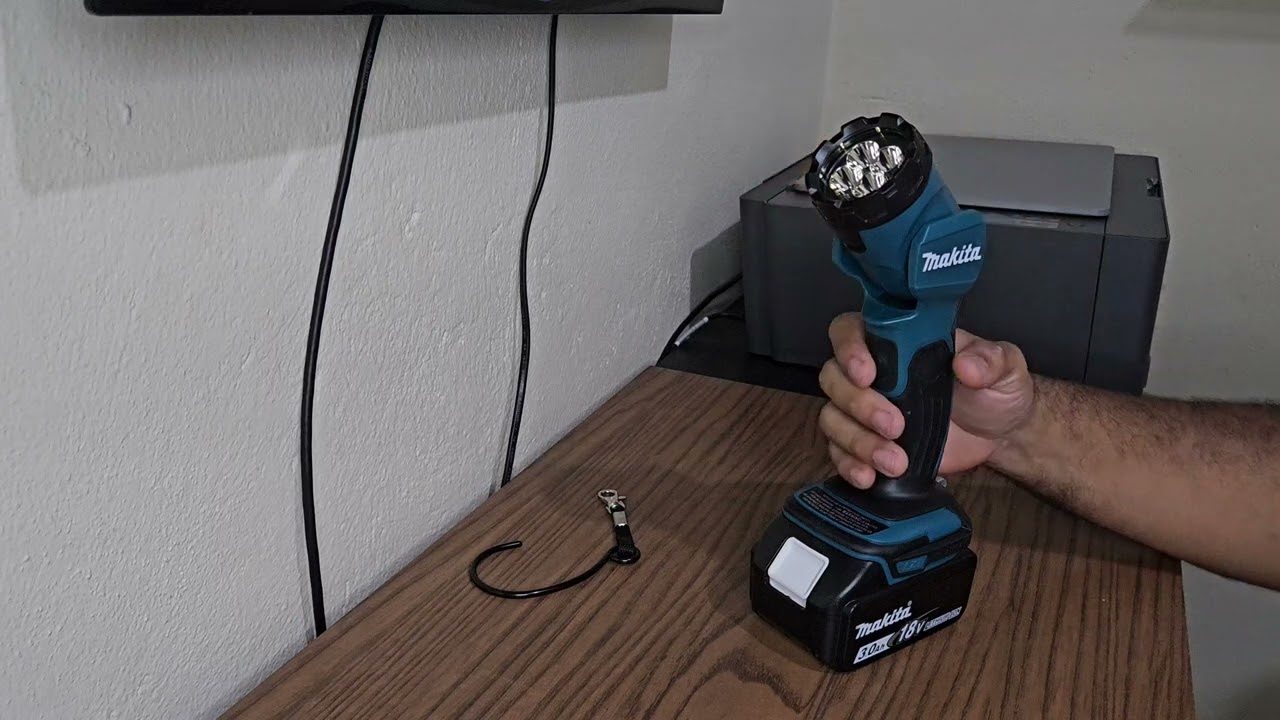 Makita dml 815 lanterna 150 luzes #Makita #lanterna