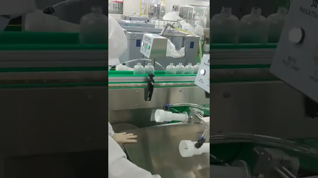 Semi Automatic Air Blowing Bottle Washing Machine, Real Shot of The Skincare Production Workshop
