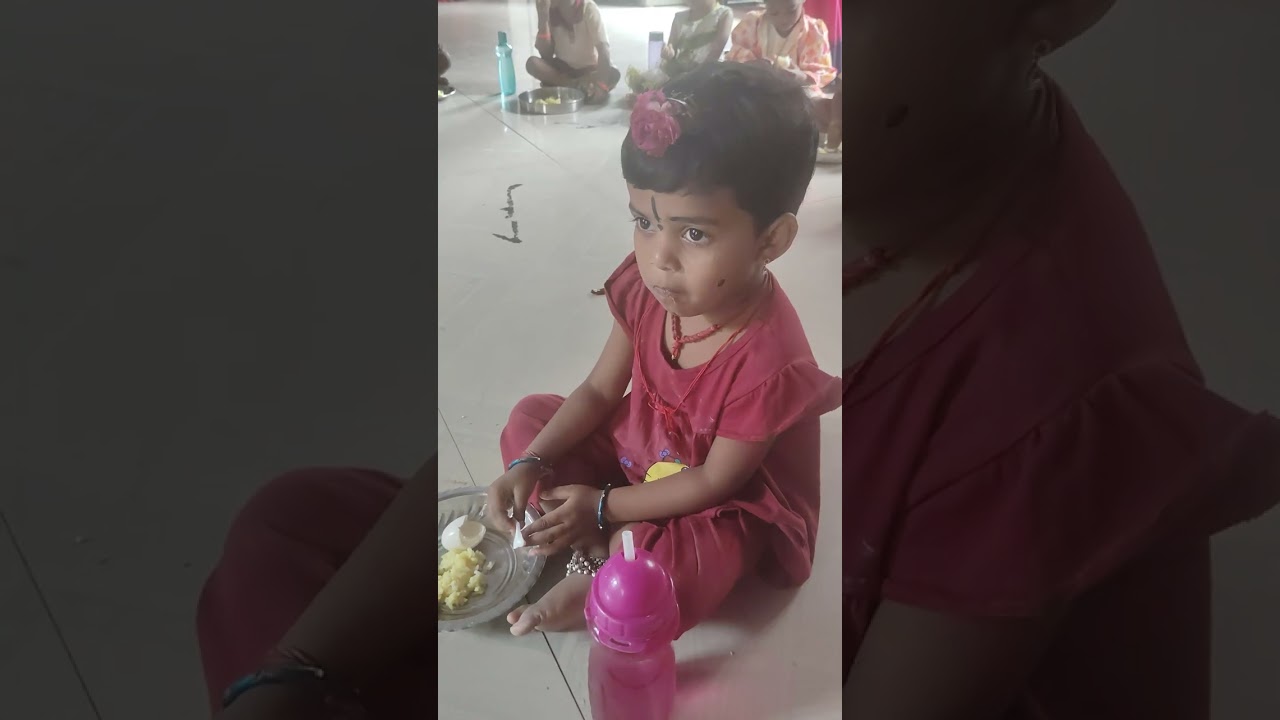 மோகிதாவை சமாதானம் செய்து சாப்பிட வைக்க ரொம்ப நேரம் ஆகுது.ஒரு வழியாக நாங்களும் சாப்பிட வைக்கிறோம் 
