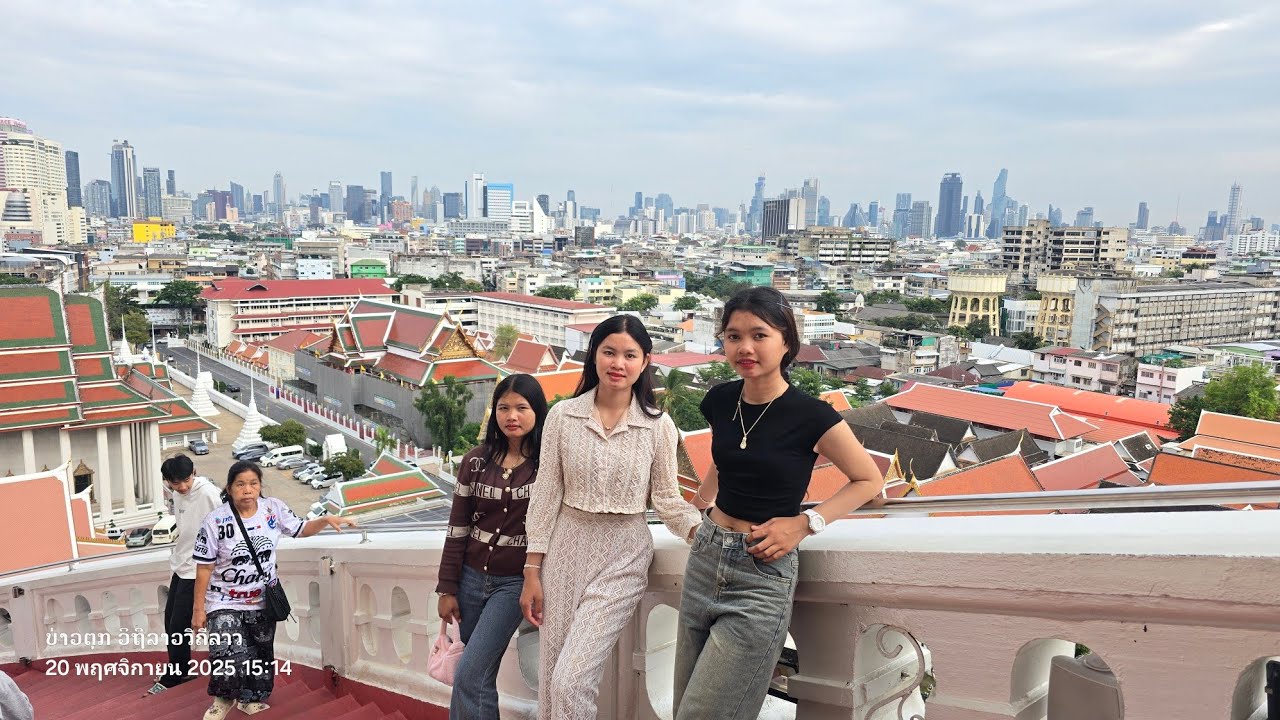 บุญใหญ่ของสามสาวมาถึงแล้ว วันนี้สามสาวได้ขึ้นไหว้พระธาตุ วัดภูเขาทอง ไม่มีใครโชคดีเหมือนสามสาวแล้ว