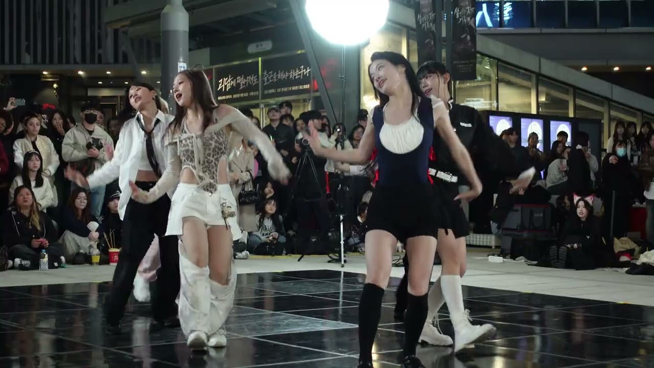 251026 댄스Crew 아트비트(Artbeat) [전체] 06- Mamma Mia [Hallowin][4k] @신촌광장 직캠 shinlim