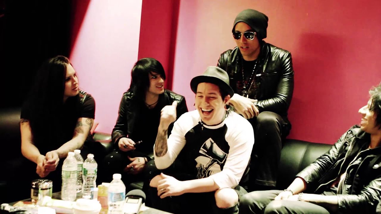 Escape The Fate - Super Bowl XLVIII Prediction (and a stop at the Puppy Bowl)!