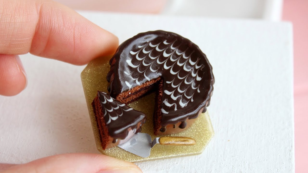 Miniature chocolate cake on a stand(scale of 1:12).Tutorial. DIY. Миниатюрный шоколадный торт.