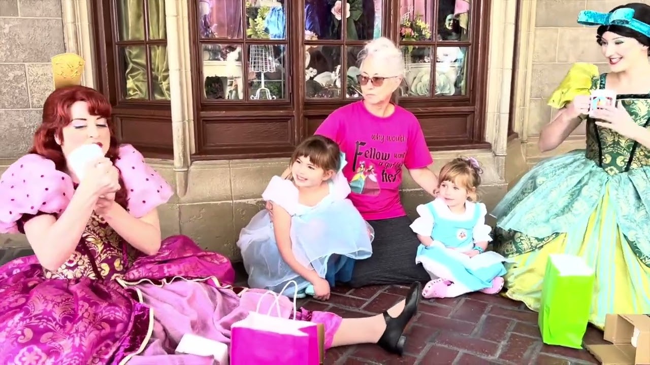 Anastasia and Drizella go WILD for their GIFTS! HILARIOUS! #disneycharacters #surpise #meetandgreet