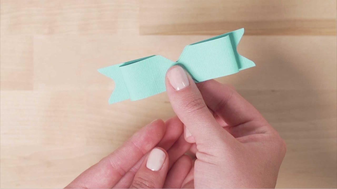 How to use the Fiskars® Gifting Board for Bows