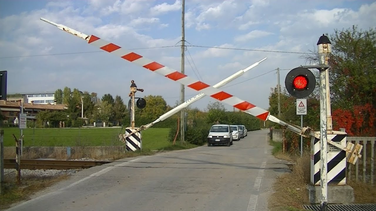 Spoorwegovergang Trevignano-Signoressa (I) // Railroad crossing // Passaggio a livello