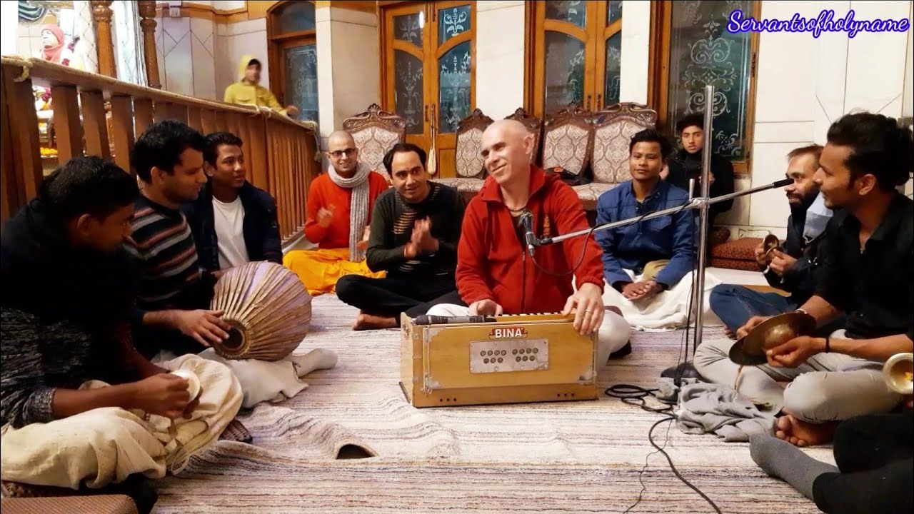 Kirtan by Russian Devotee || ISKCON DELHI || ROCK ON || Hare Krishna kirtan
