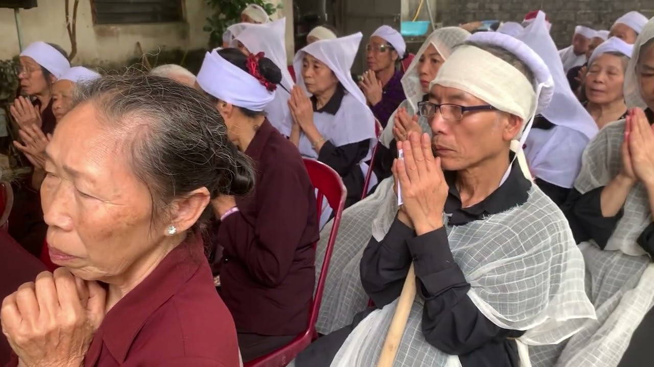 Nhà chùa thôn Nhuộng cùng các phật tử lễ cầu siêu cho cụ Nguyễn Thị Dụ cõi vĩnh hằng được siêu thoát
