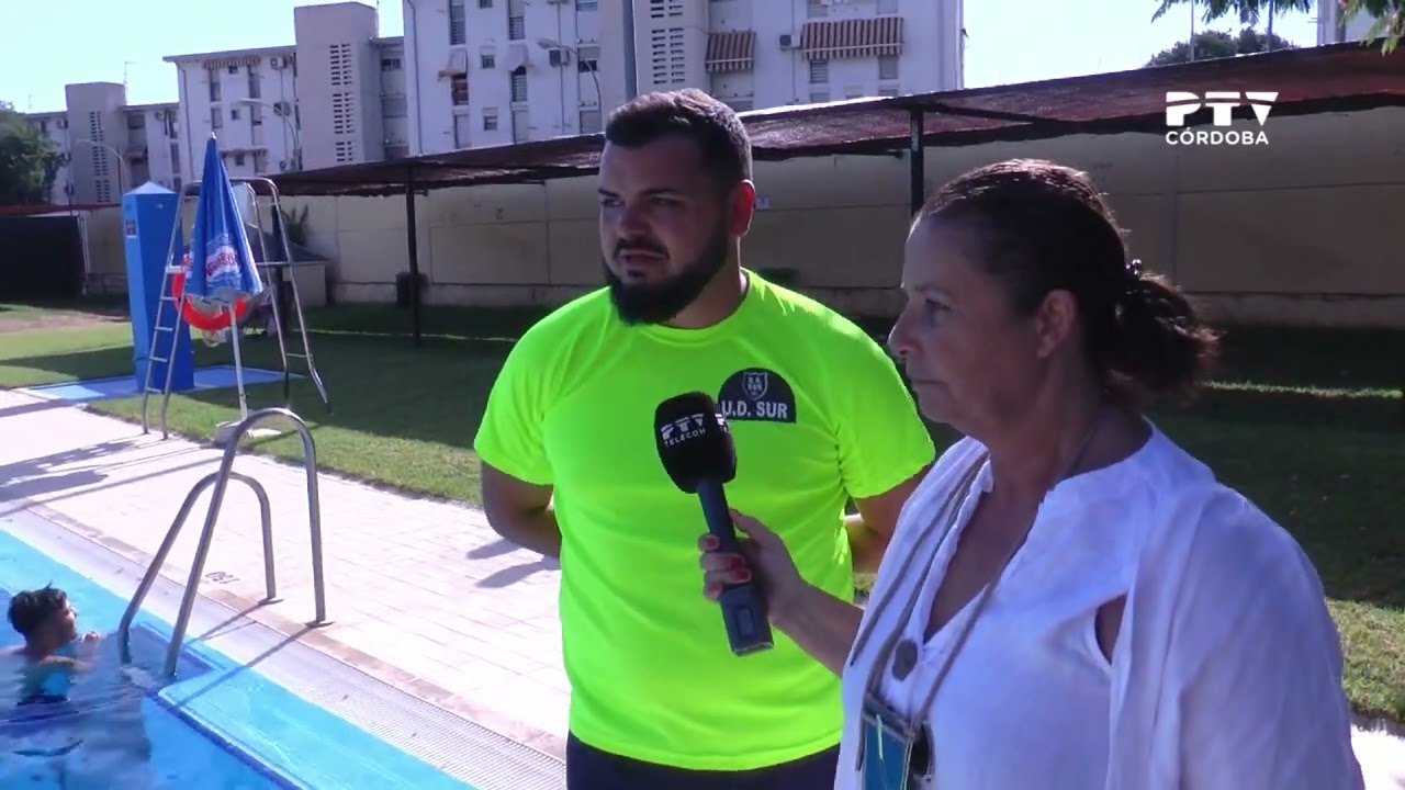 Así se disfruta del verano cordobés en la piscina de la calle Marbella