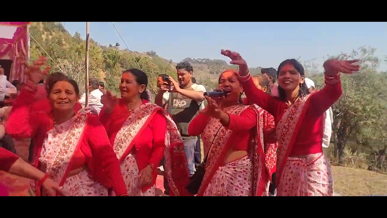 Sult m lagi holi#trending #pahadi #uttarakhand #culture #views 