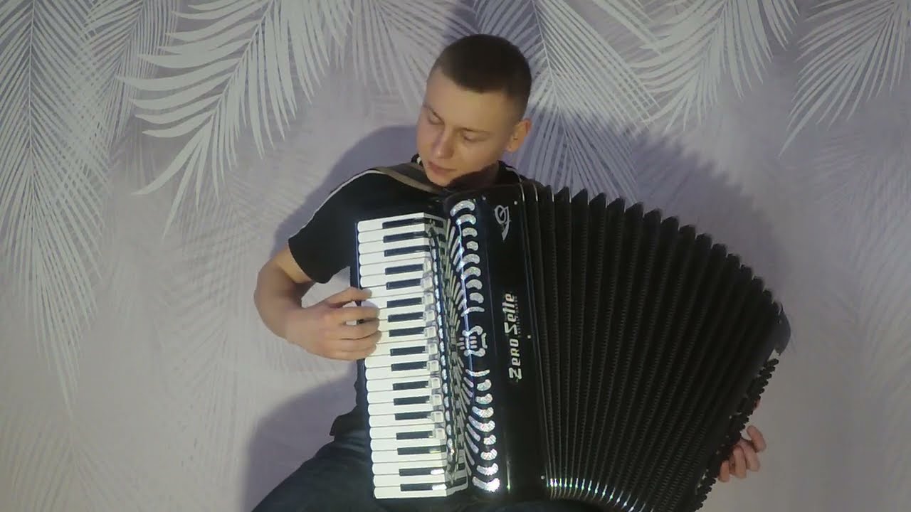 Siadła pszczółka na jabłoni /// BIESIADNE / Akordeon