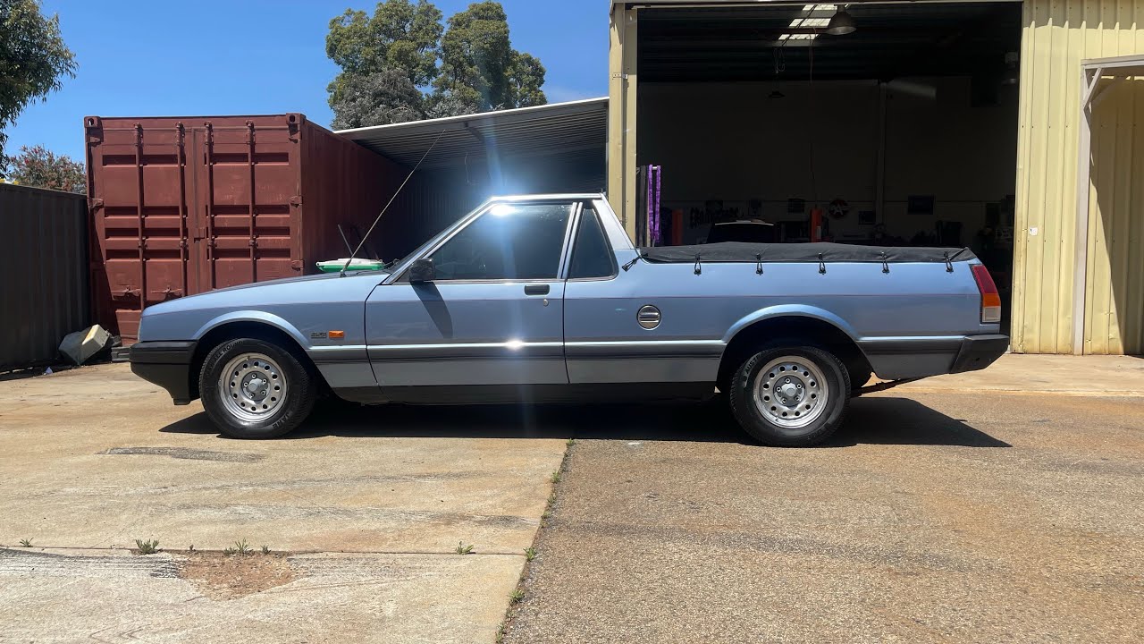 XG ute lowering the rear