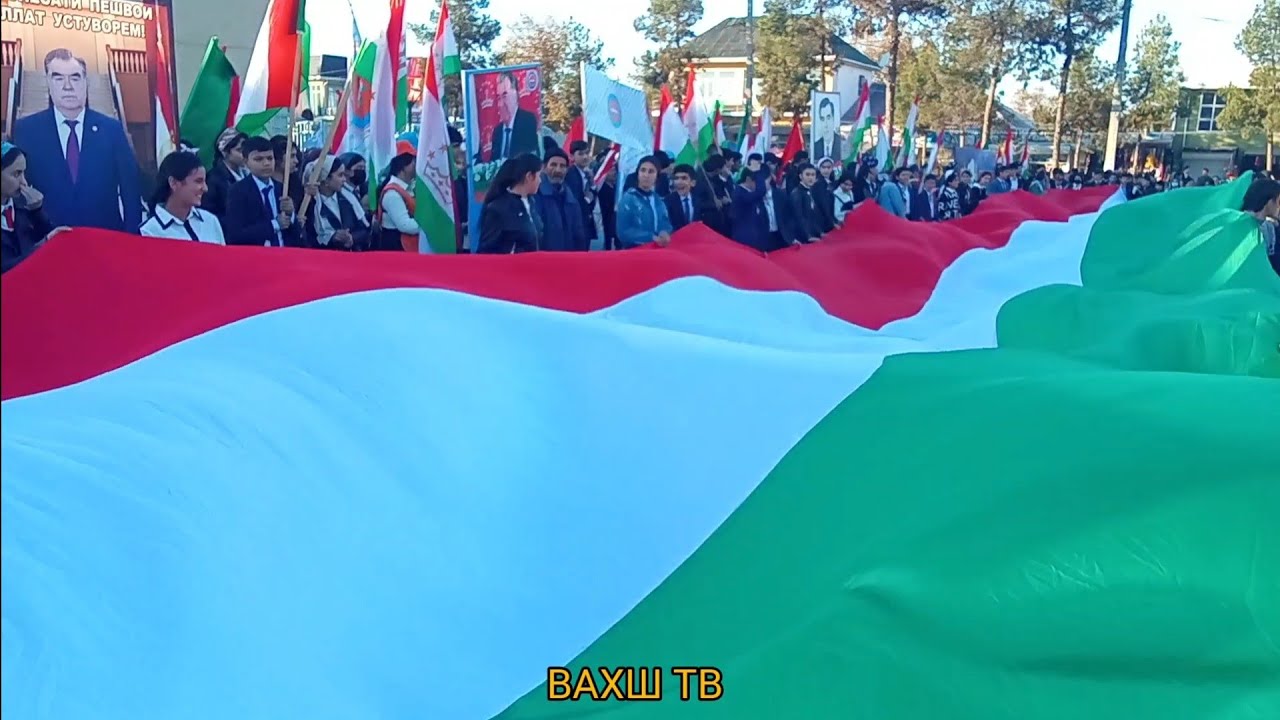 Рузи Парчам дар н.Вахш . Паради дастачамонаи мардуми Вахшизарнисор.