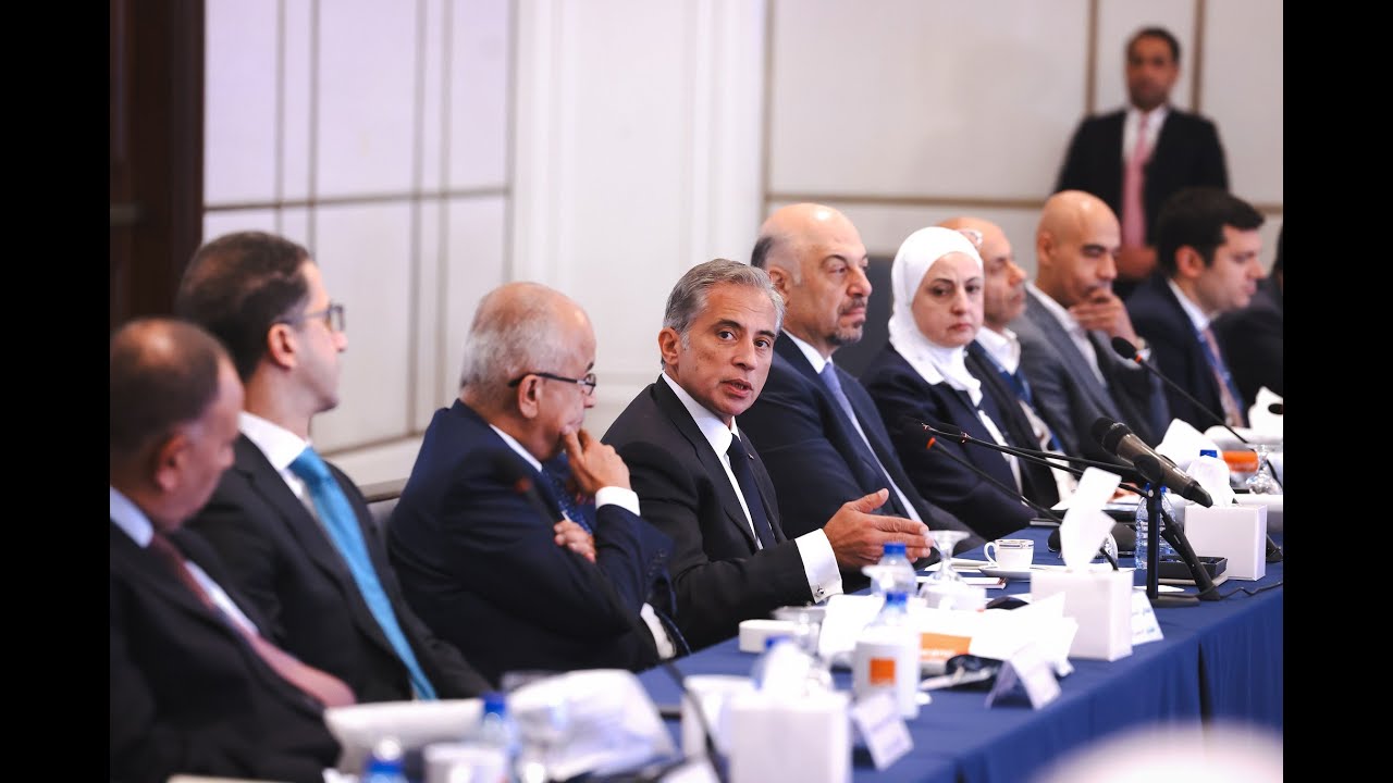 الجلسة الحوارية التي عقدت  مع دولة رئيس الوزراء الدكتور جعفر حسان