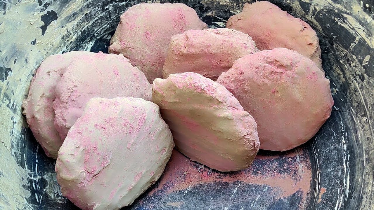 Strawberry dirt dry dusty crumbling 😋_#dirtcrumbling 