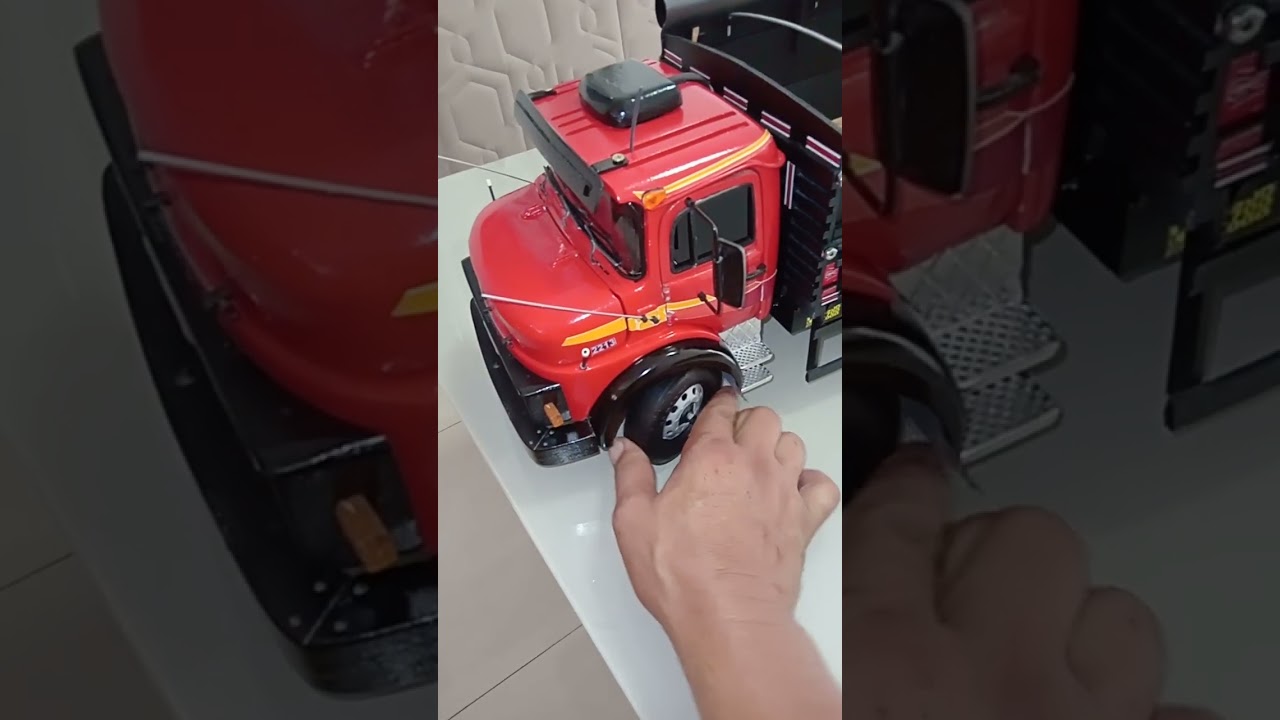 mercedes 2213 graneleiro em miniatura escala 1/14
