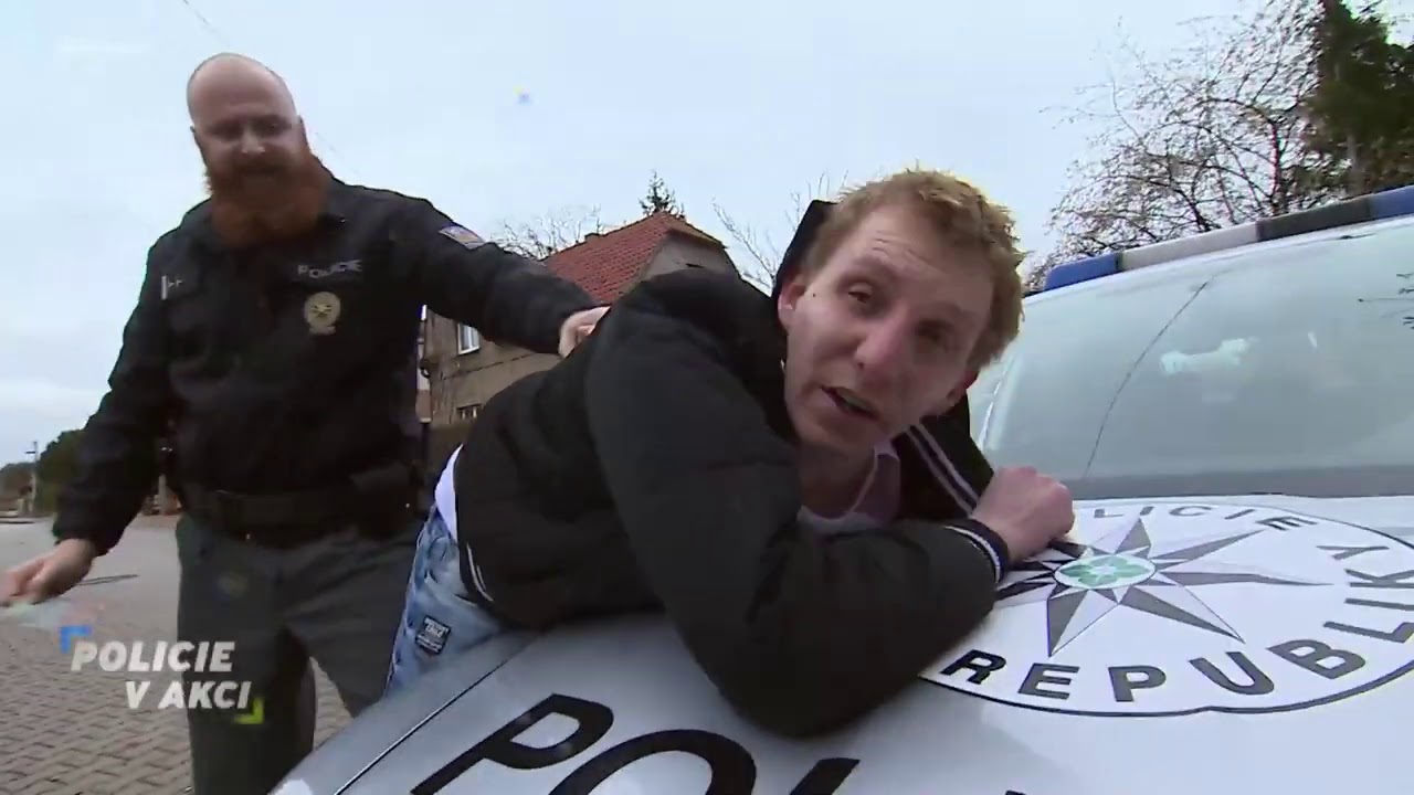 Policie v akci (344) - Překvapivý manévr, hádka bezdomovců, zoufalý otec a vykradači aut