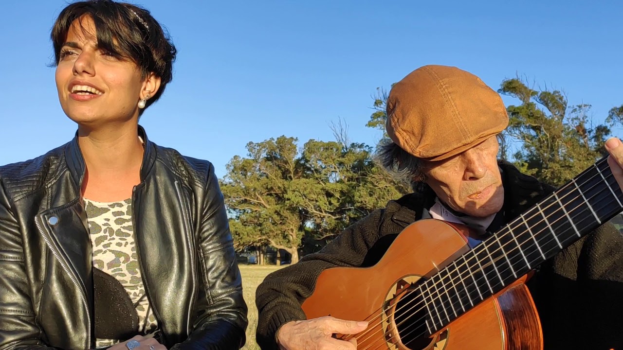 Fina estampa (13 de enero 2021) Paloma Massei y Cachito Rodr&iacute;guez en una guitarreada en Parque Camet
