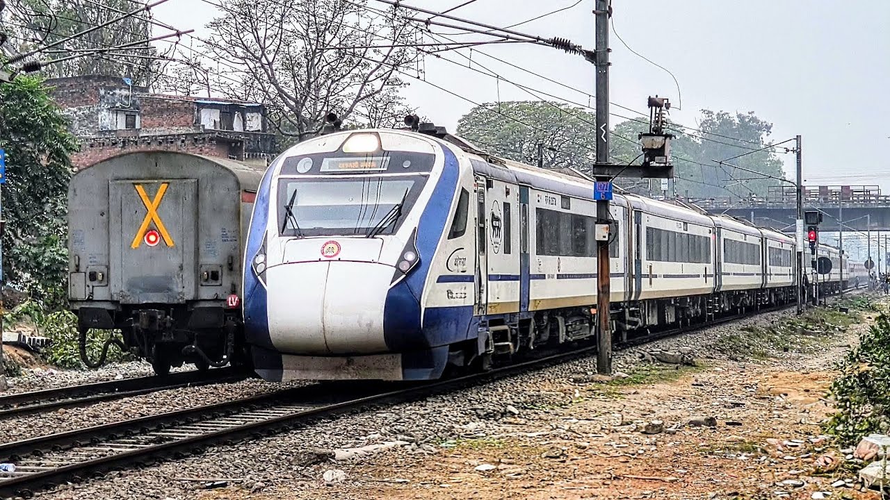 11080 Gorakhpur Mumbai LTT Exp x 22490 Varanasi Vande Bharat meet At Outer oF lucknow Charbagh Jun.
