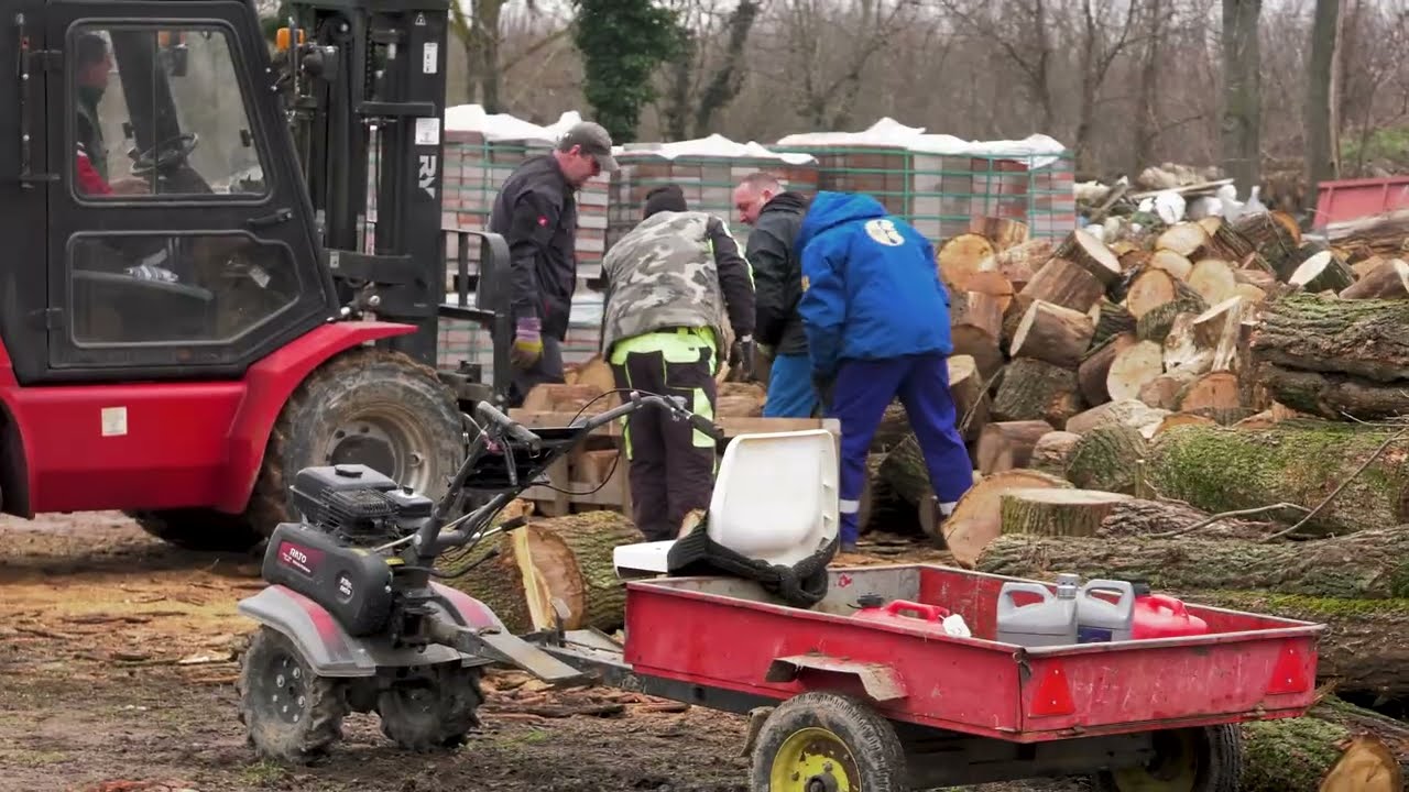 Elindult a szociális tűzifa kihordása Beremenden, a rendkívüli hideg miatt