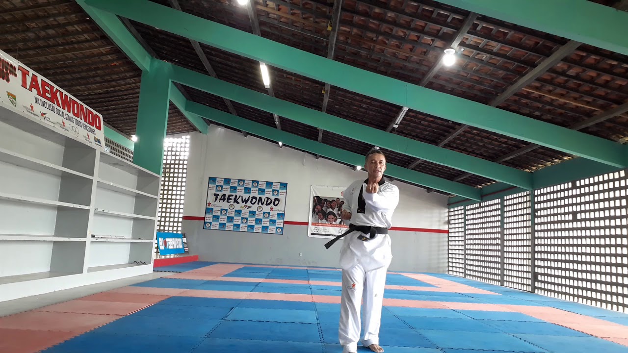 poomsae de 6° gub faixa verde Taekwondo