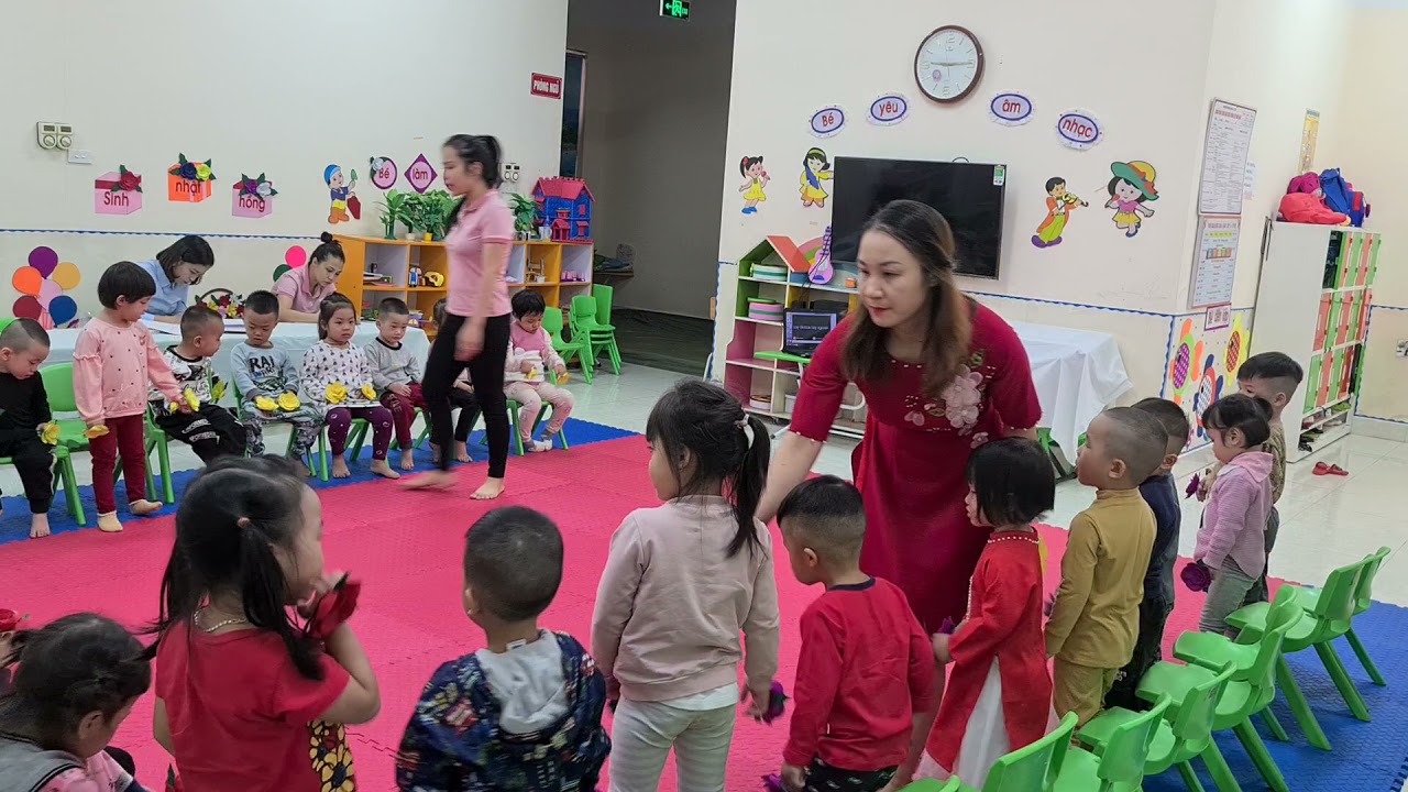 Hoạt động vận động tay thơm tay ngoan lớp MG 3-4 tuổi