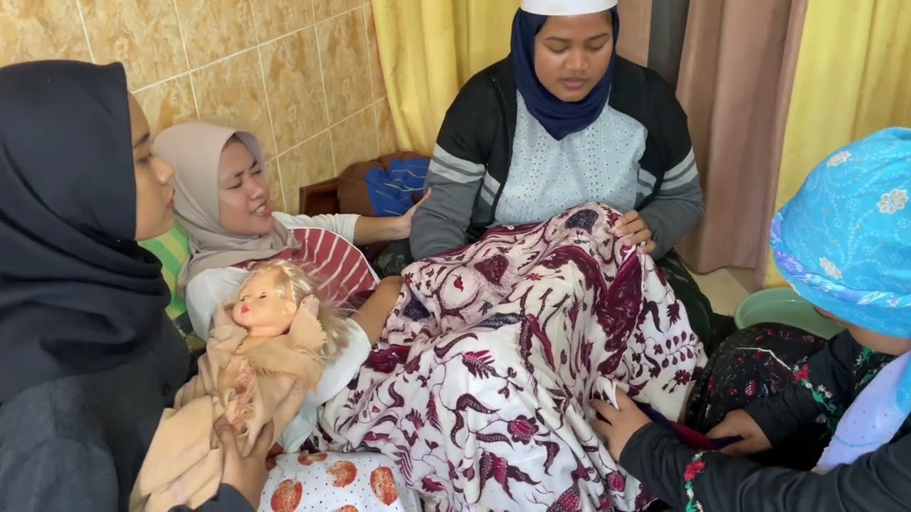 Role play: "Bidan di desa dengan penanganan kasus perdarahan pasca persalinan oleh dukun/paraji