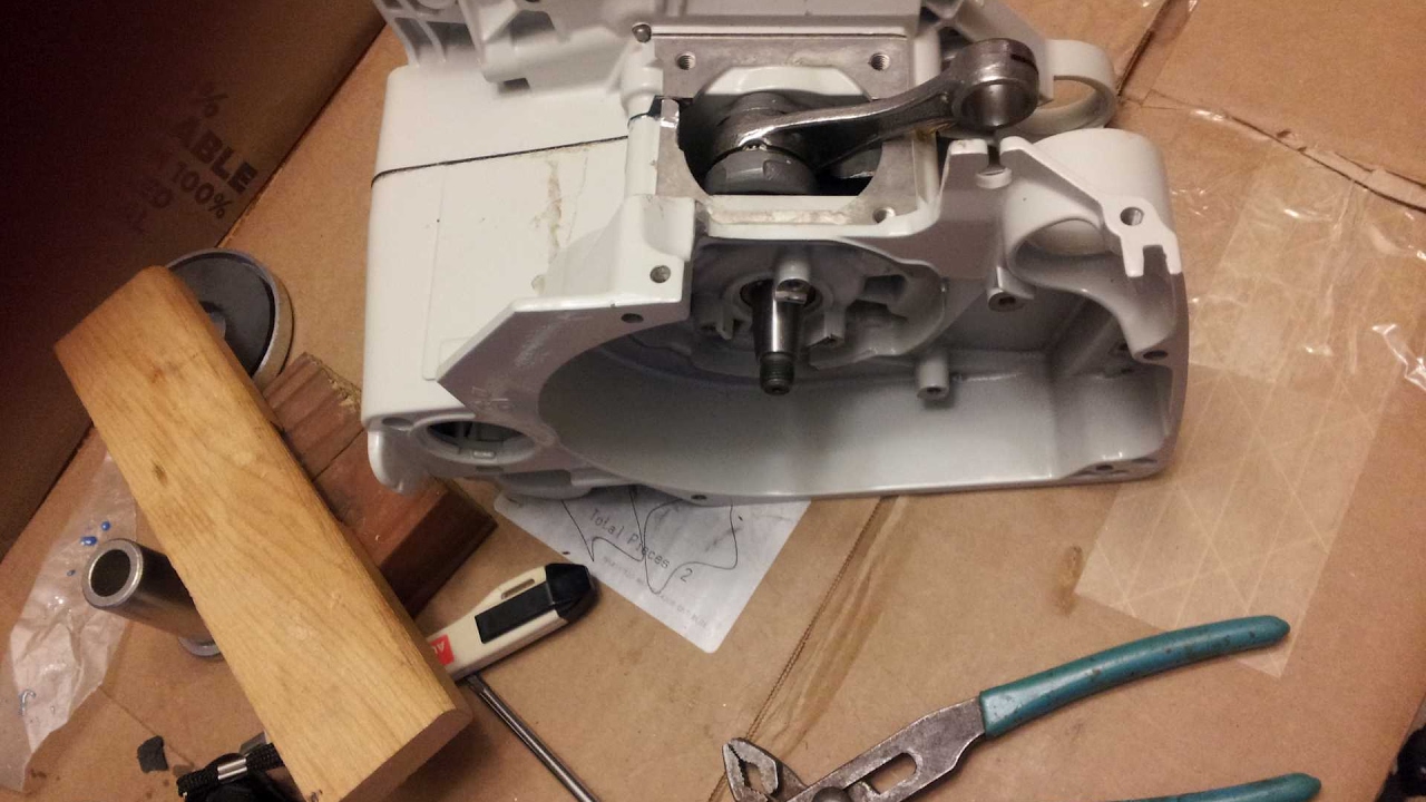 Huztl FarmerTec Chainsaw Workshop Build Series - MS660 Simple Crankcase Assembly
