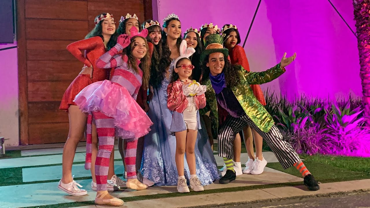 A MELHOR ABERTURA DE PISTA - 15 anos Alice no País das Maravilhas - Helena - Coreografa Ariella Lima