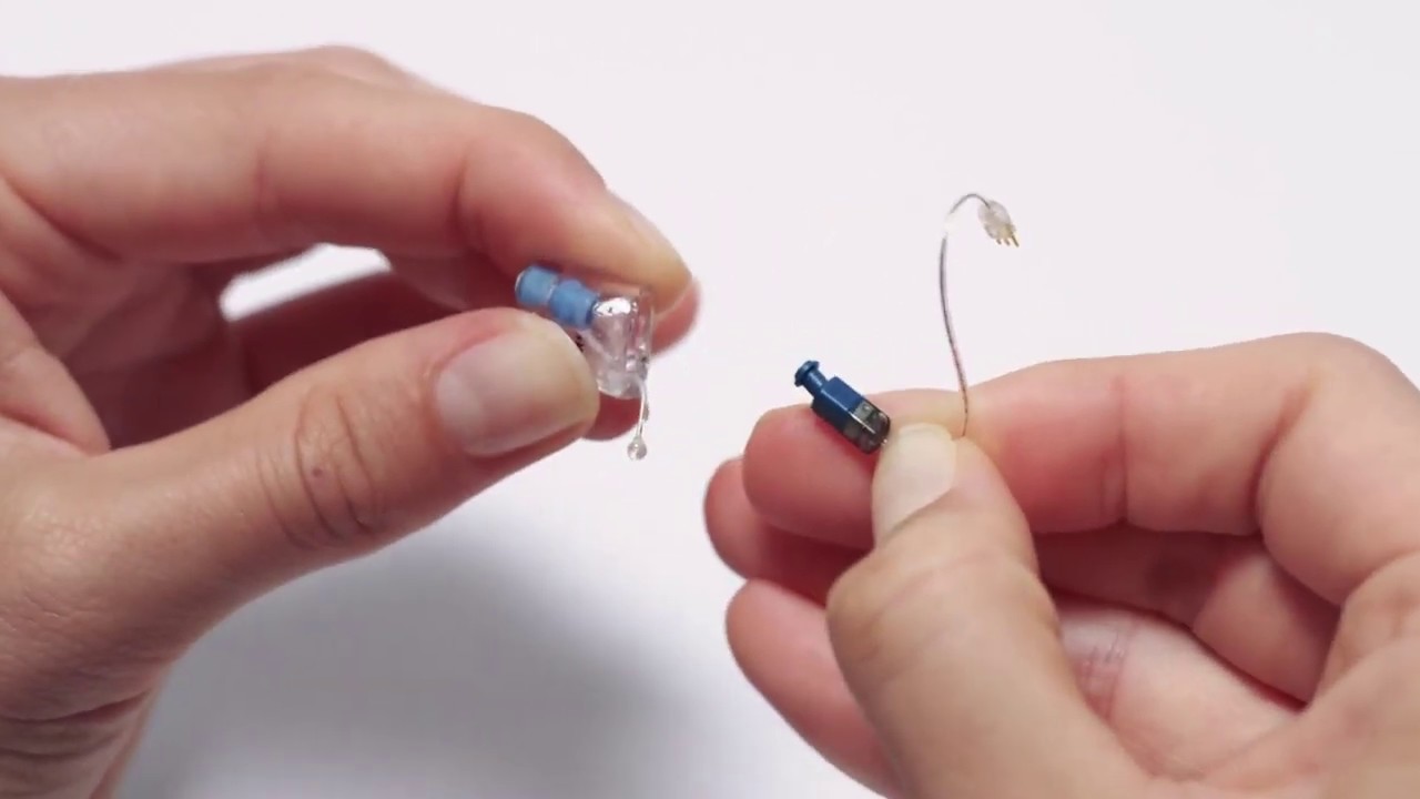 ¿Cómo poner y quitar un SlimTip del auricular?