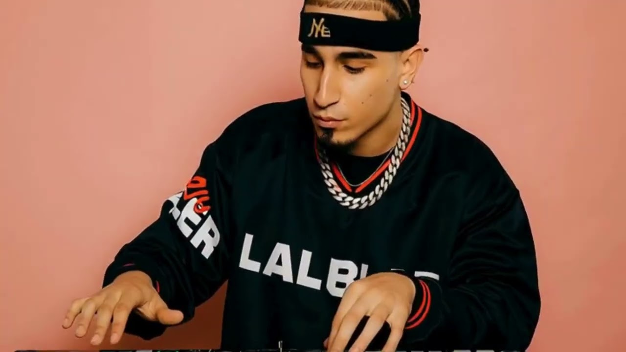 $VUELTA GATITA $VUELTA - Omar Courtz (Techno IA Cover)