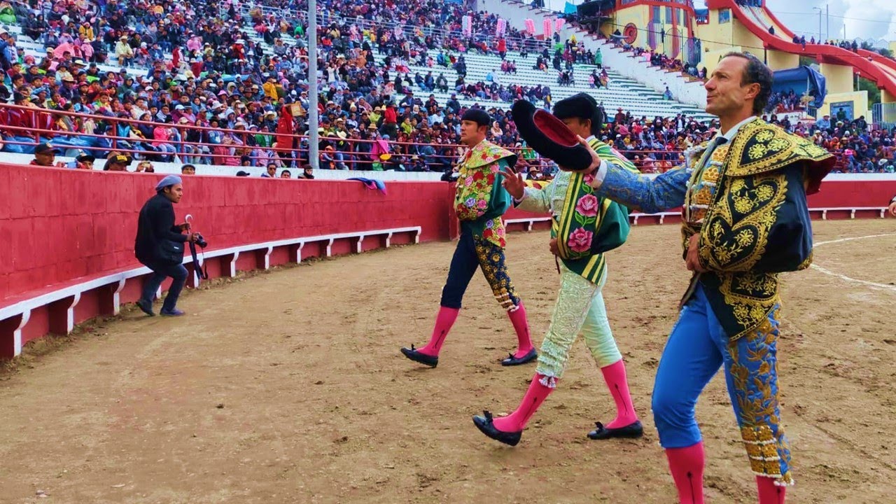 MACUSANI 2023 - Paseíllo de la 2da corrida | Rafaelillo, Juan C. Cubas y Cristobal Pardo - 11/12/23