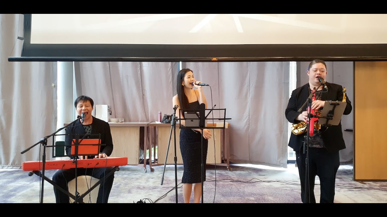 Acoustic band featuring Priscilla Tan