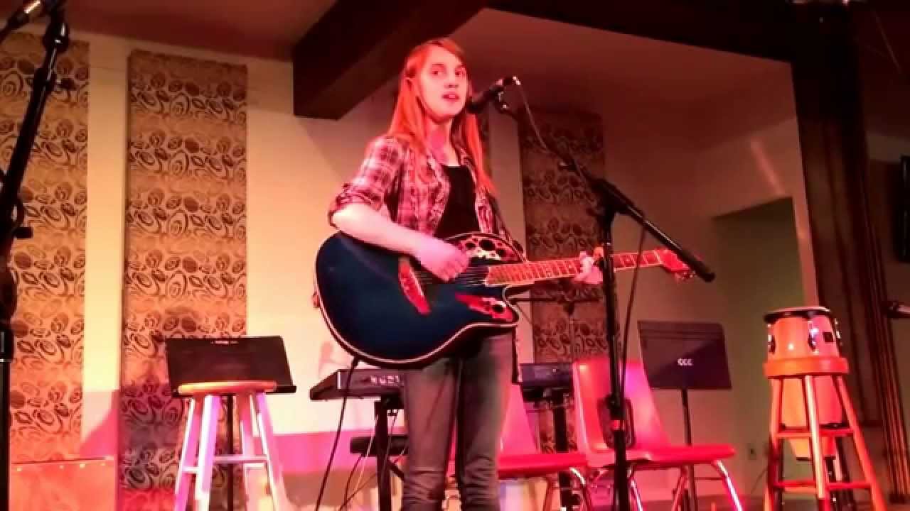 Elizabeth Kashinn sings Stay, Stay, Stay at the Blueburg Cafe