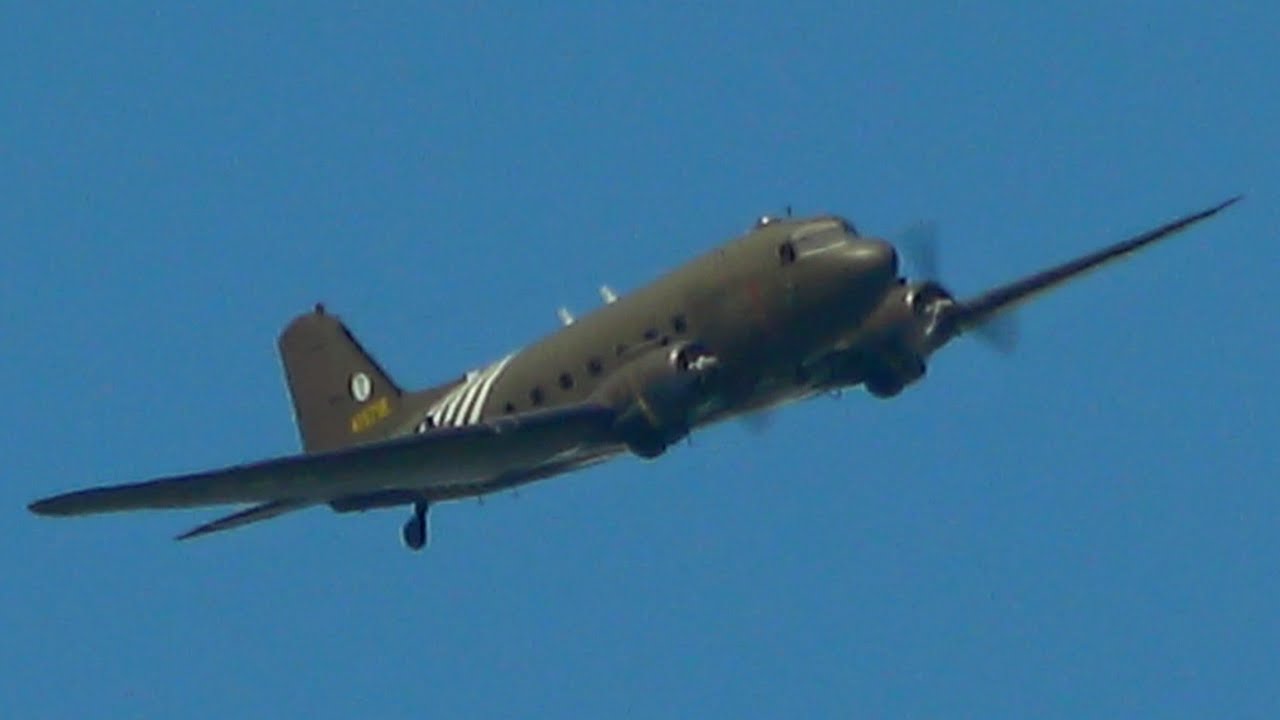 🤩 Extremely Rare Douglas DC-3 in Flint, Michigan 