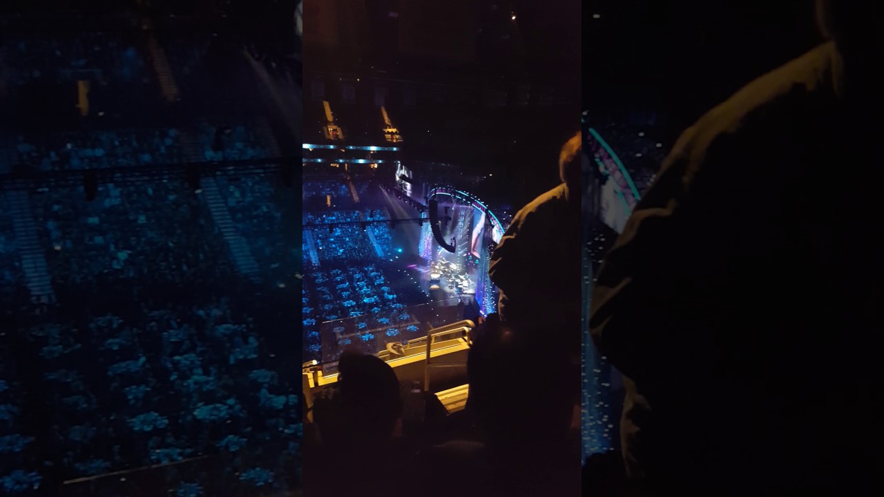 Alica Keys playing tupac rock and roll hall of fame 2017