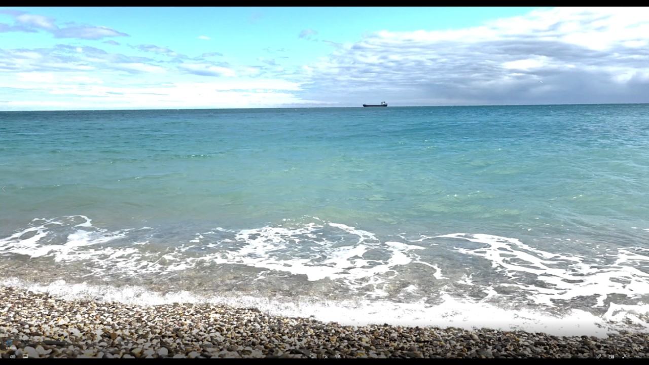 Relaxing Beach Day – आरामदायक बीच डे, हल्की लहरें और शांतिदायक संगीत