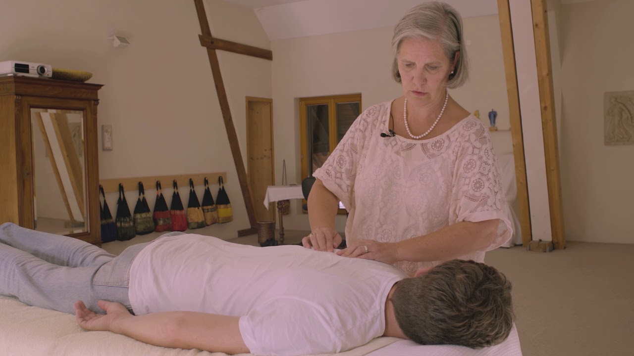 Eurythmie Massage - Rückenmassage - in Kleidung