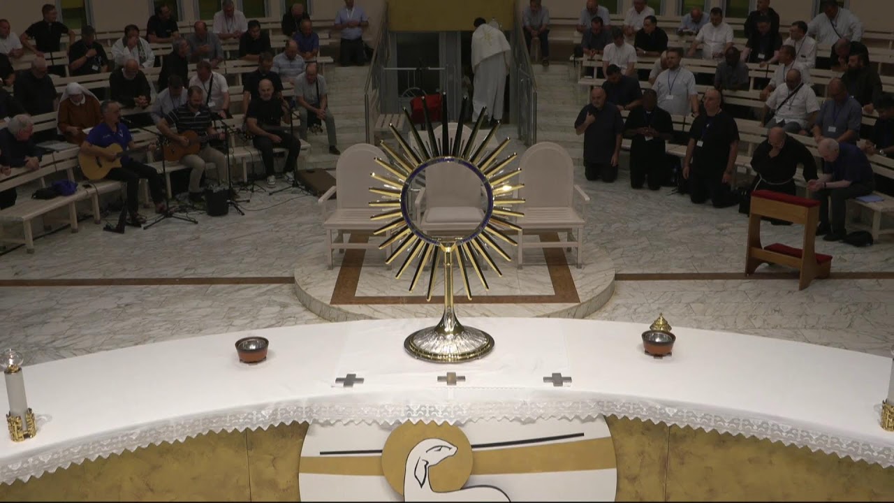 Suivez le programme de prière du soir de l'église Saint-Jacques à Medjugorje