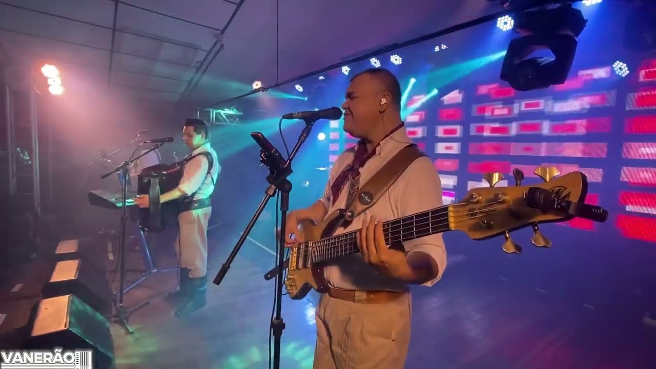 Grupo Vanerão no bailão tocando de tudo um pouco!